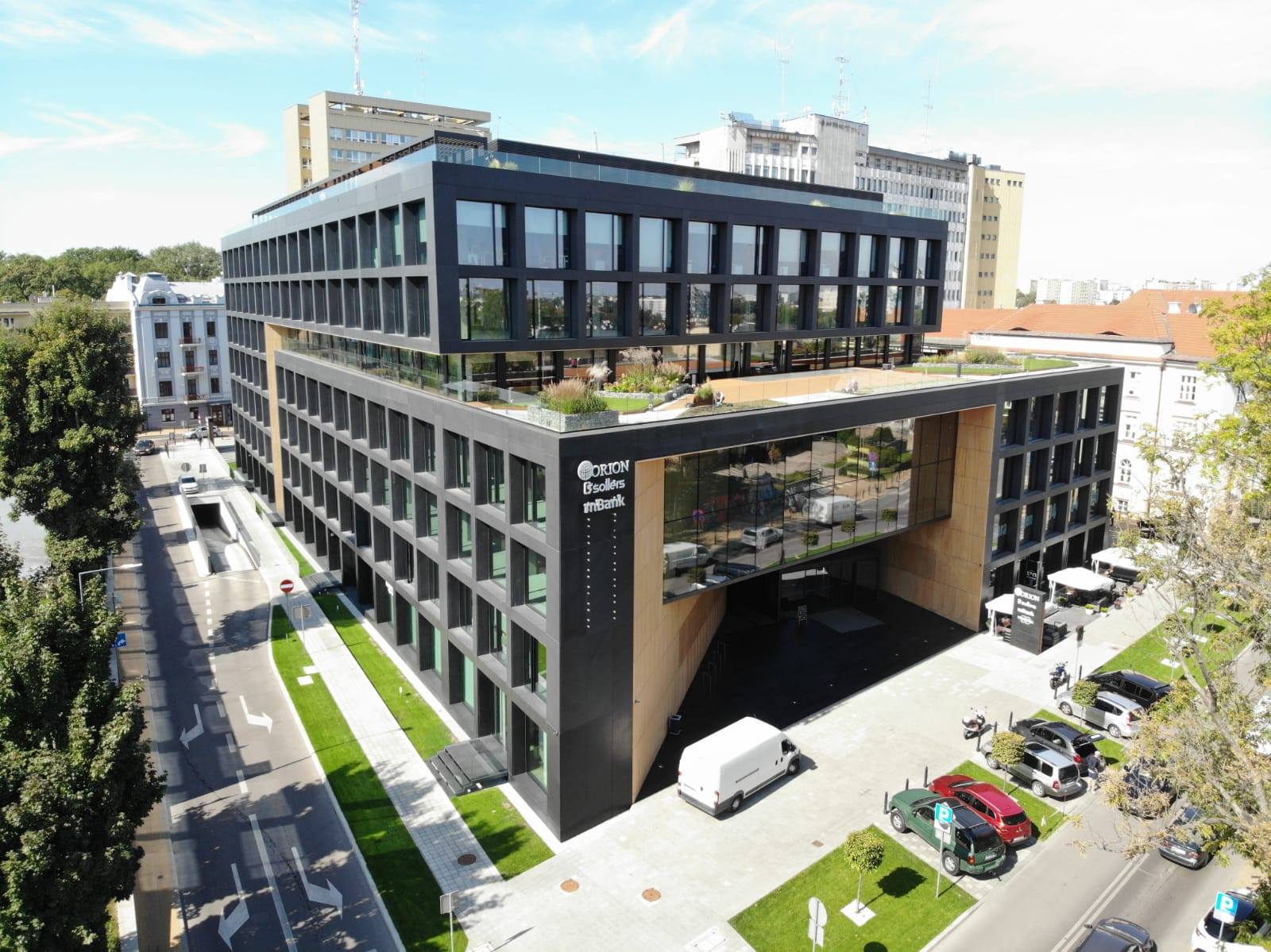 BÜROGEBÄUDE
