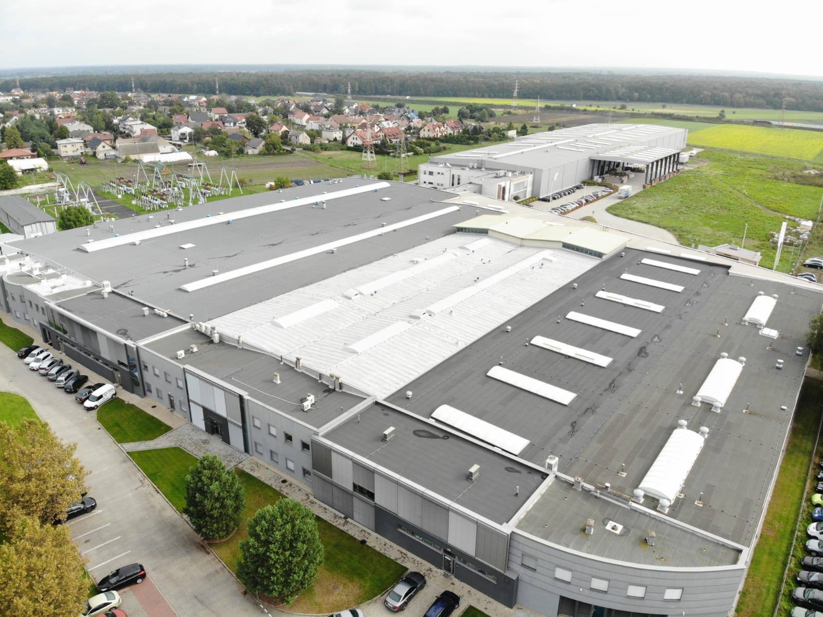 PRODUKTIONS- HALLEN